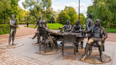 Photo of Скульптурная композиция в парке