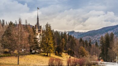 Photo of Великолепный замок на холме