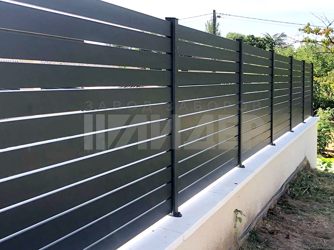 Фото 28 — Стальной забор в модном стиле